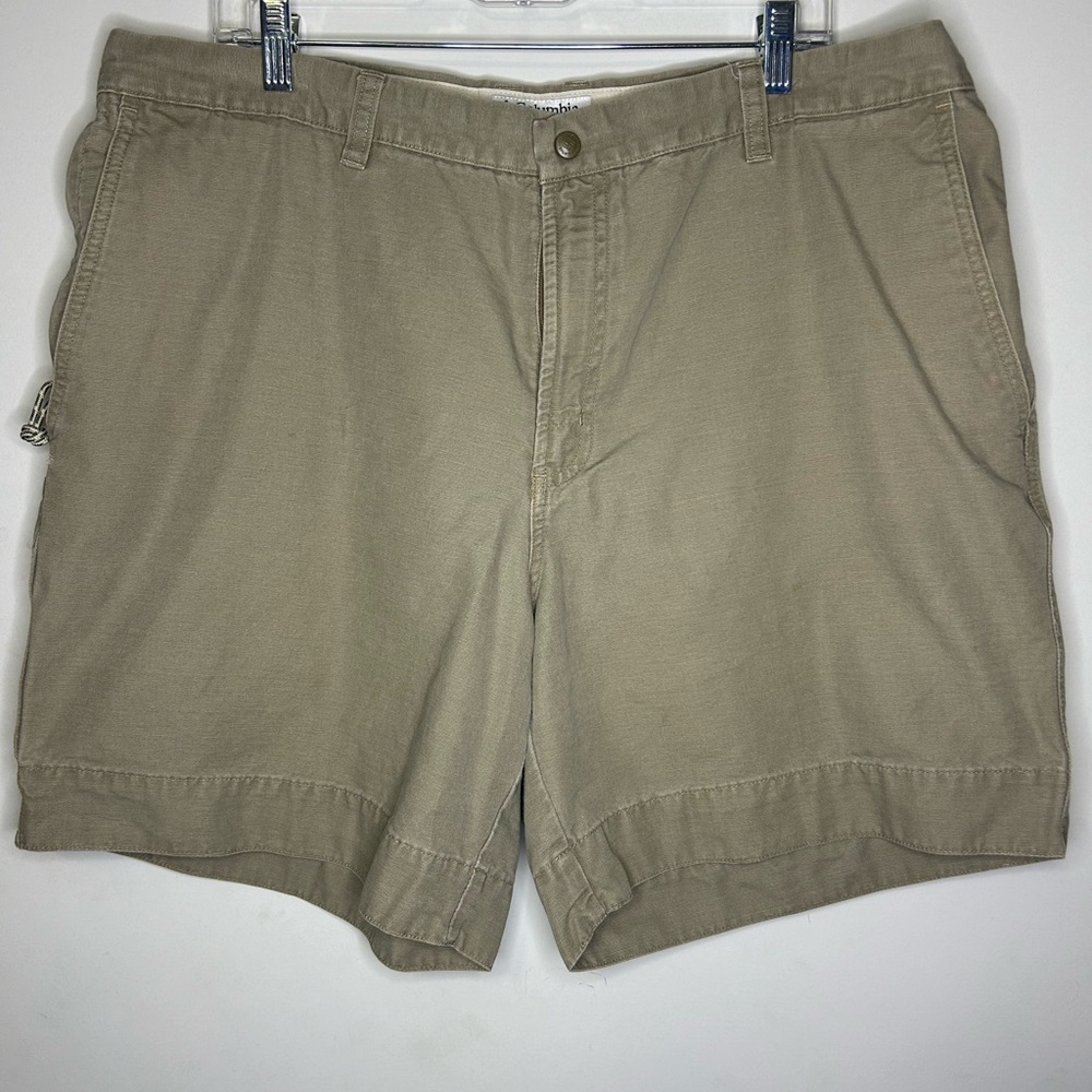 Men’s Columbia sportswear company Khaki shorts men’s size 40 SKU A16